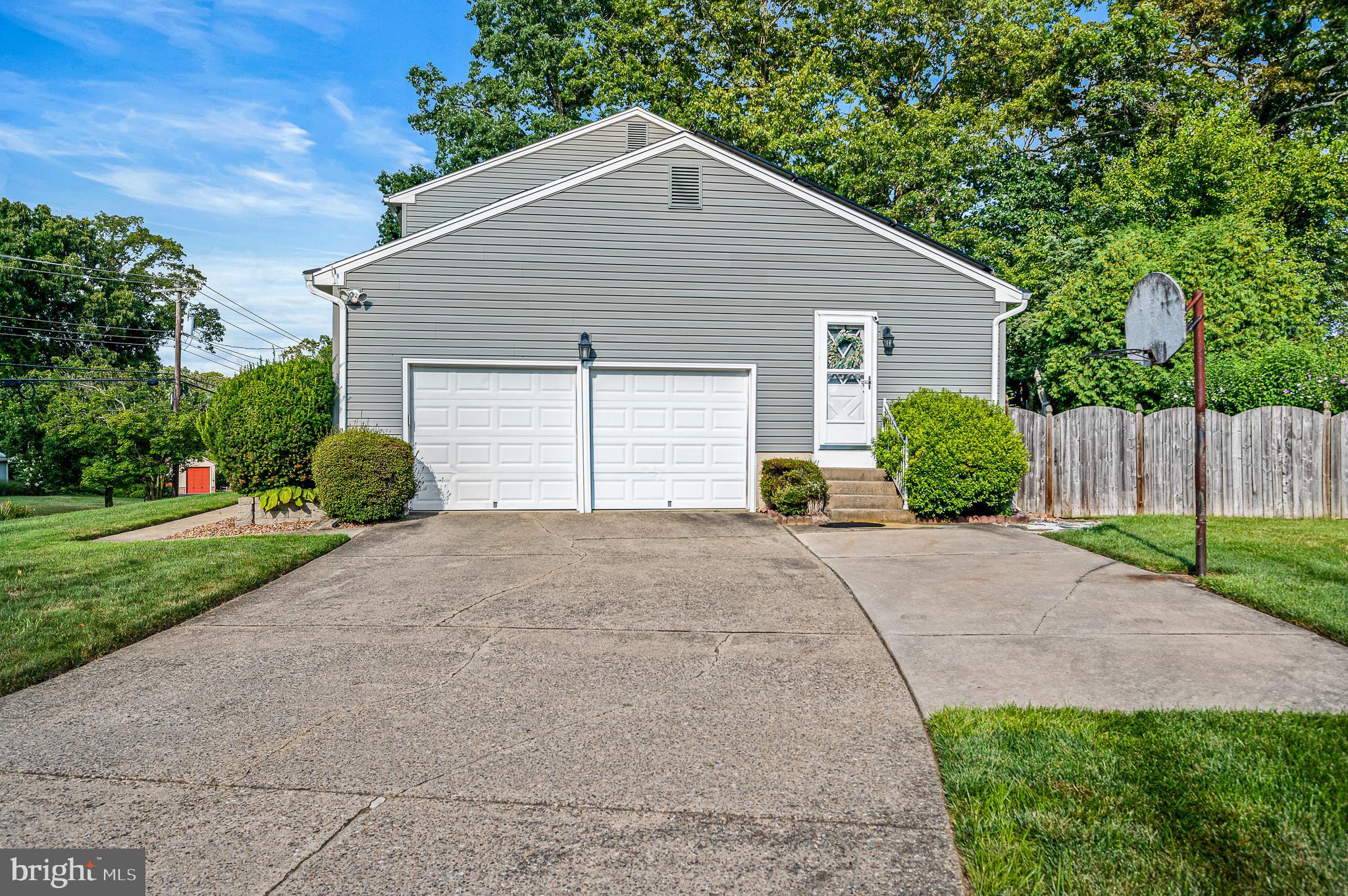 15 Eclipse Ave