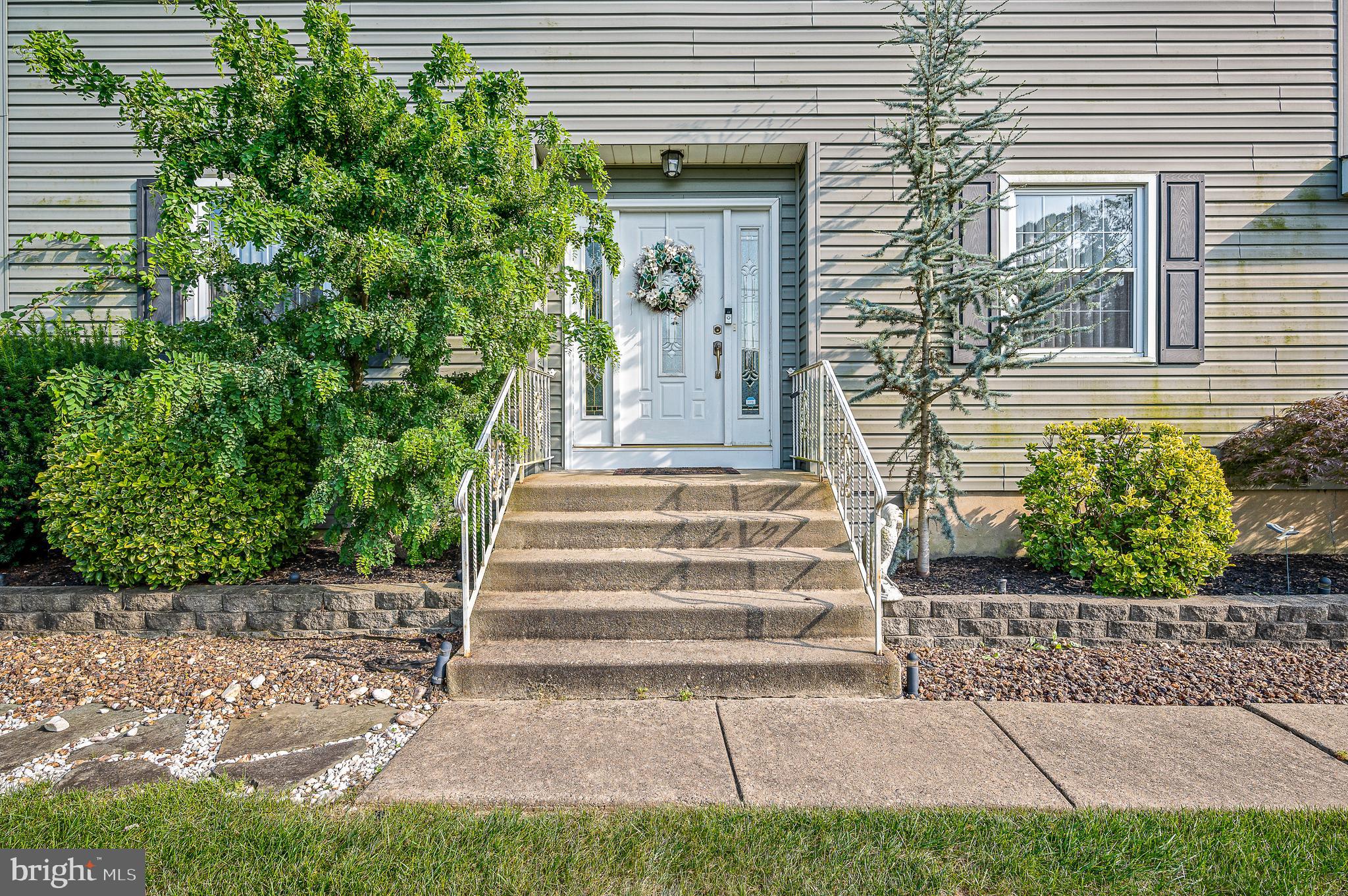 15 Eclipse Ave