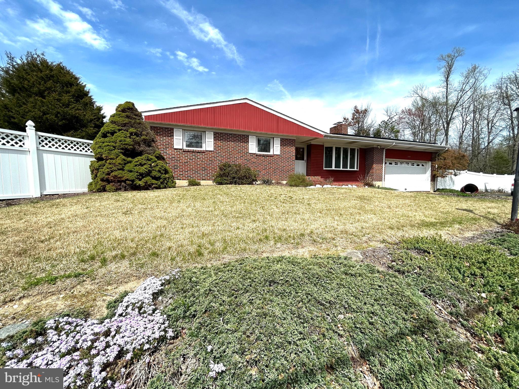 745 W Clayton Ave