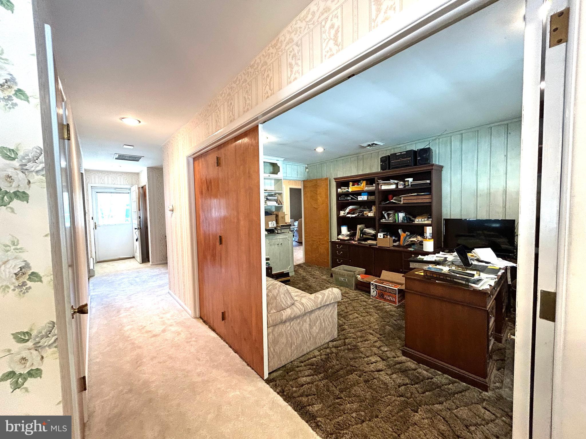 745 W Clayton Ave