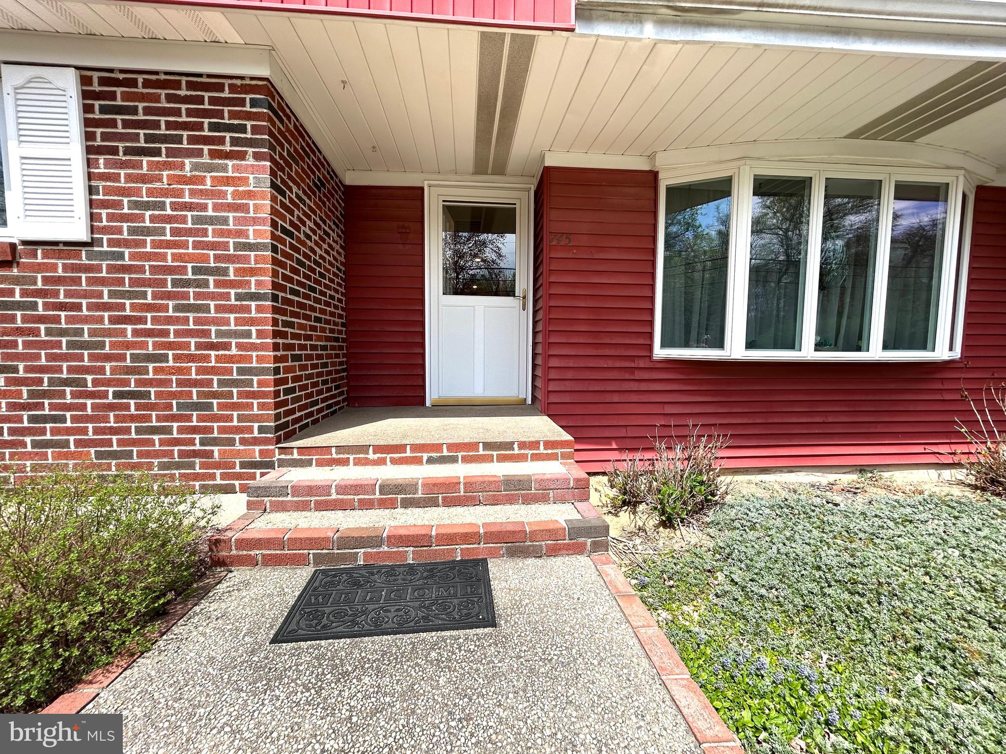 745 W Clayton Ave