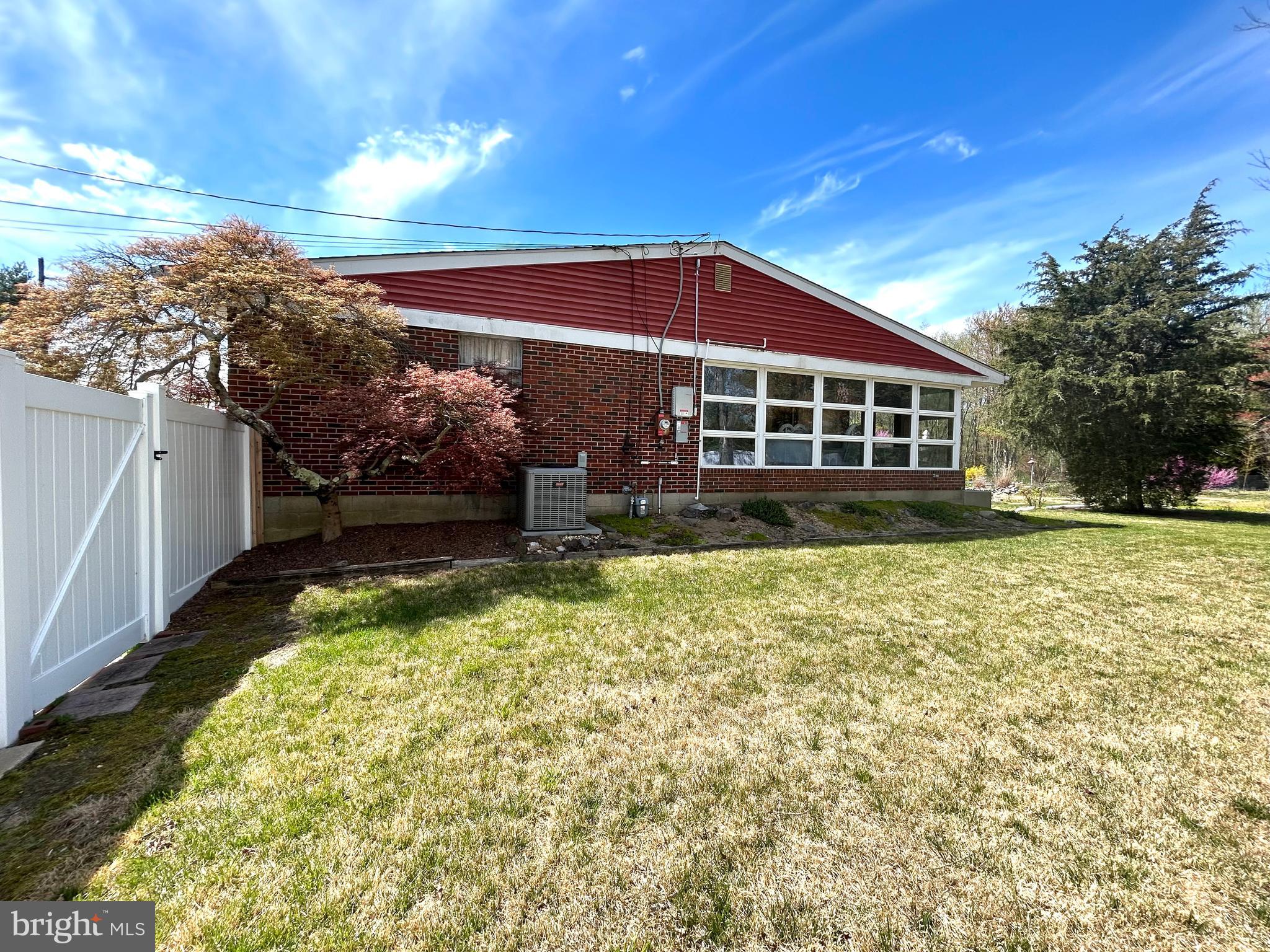 745 W Clayton Ave