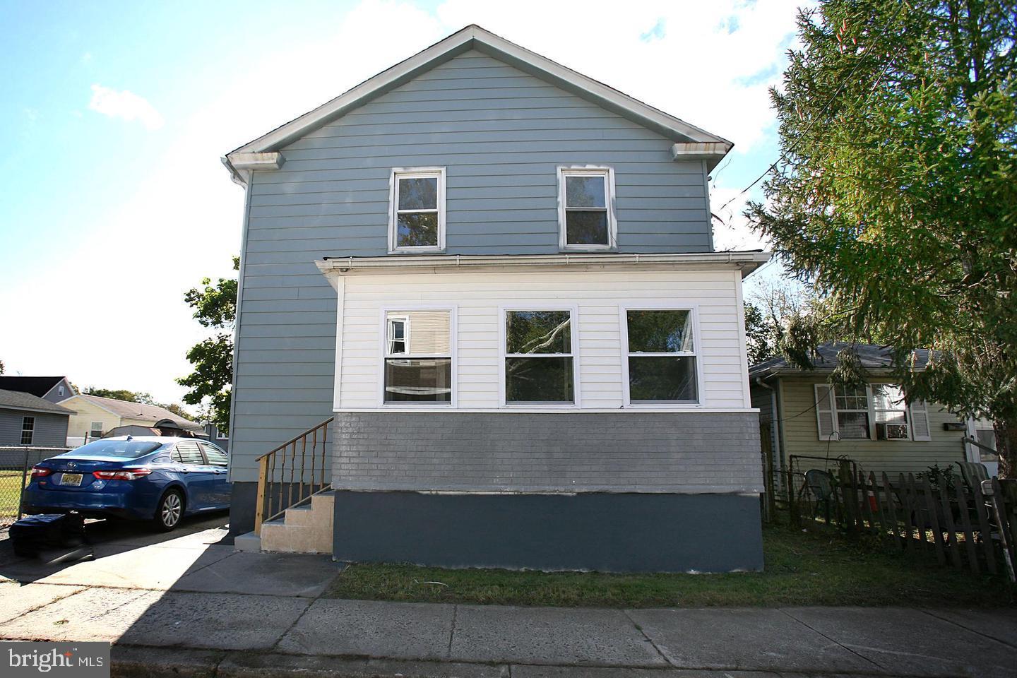 218 W Adams STREET