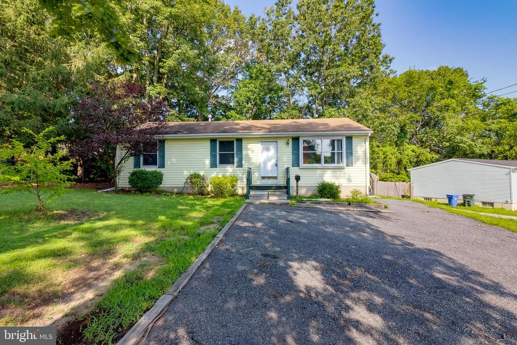 301 N Girard ROAD
