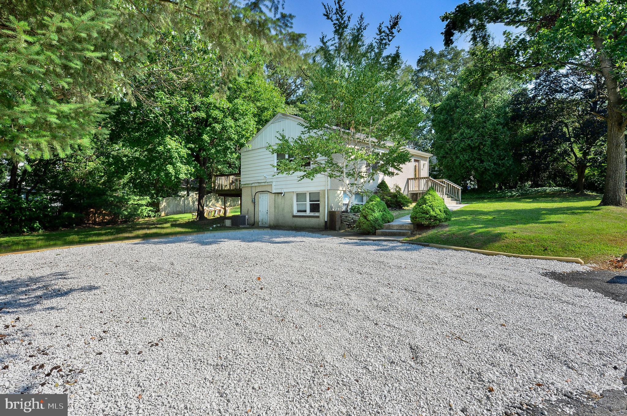 402 Yale Rd N