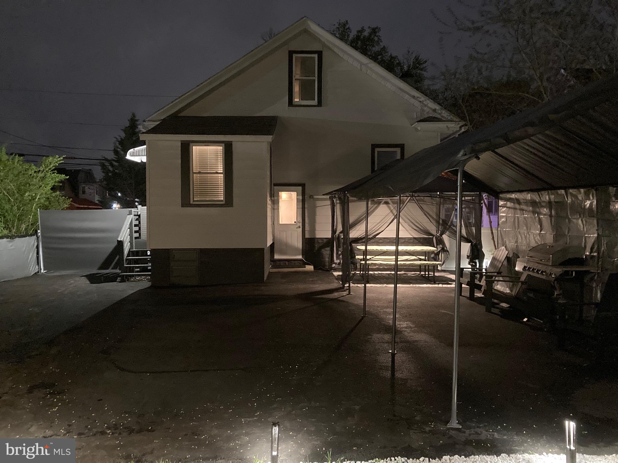 18 Watkins Ave