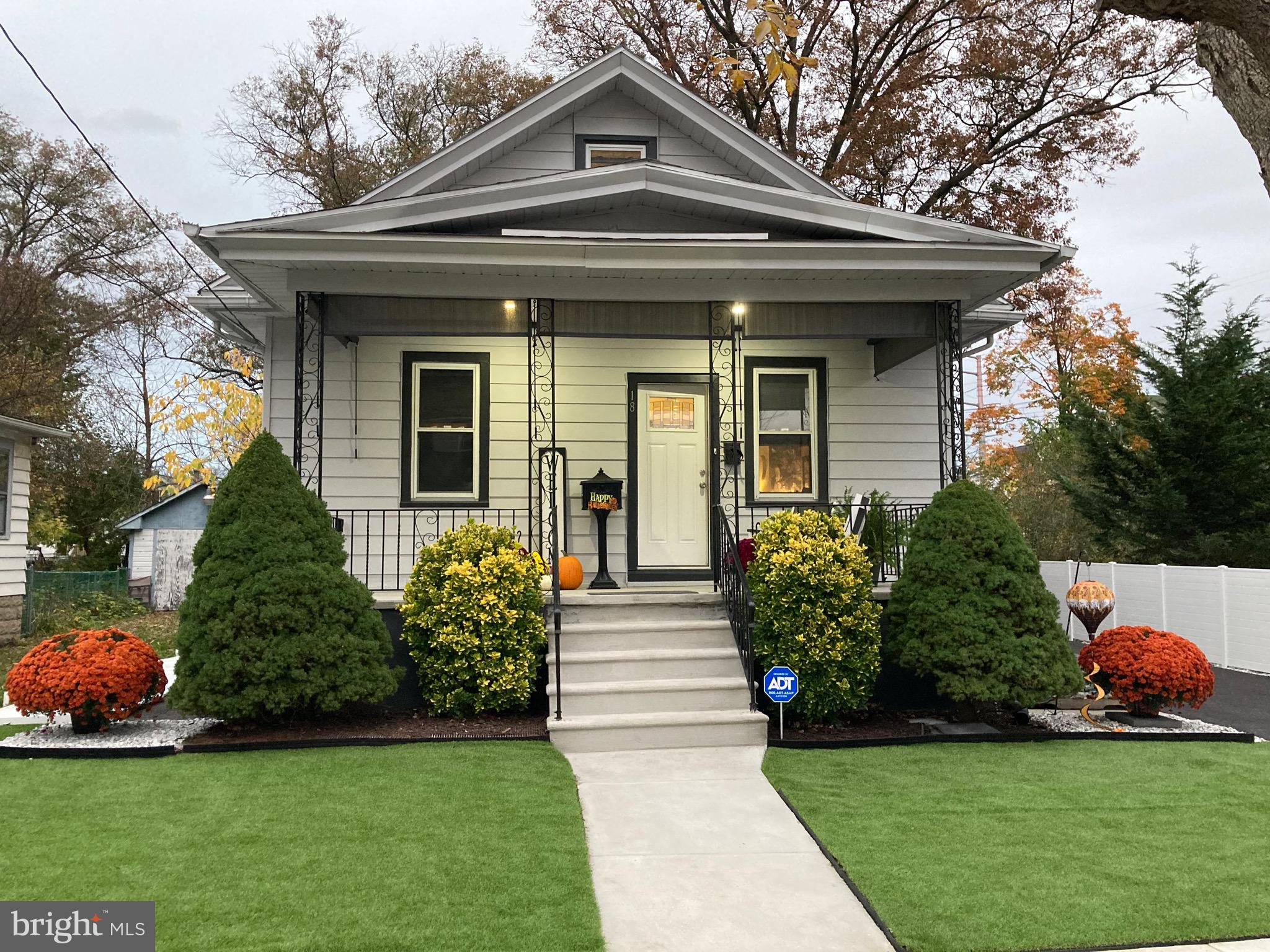 18 Watkins Ave