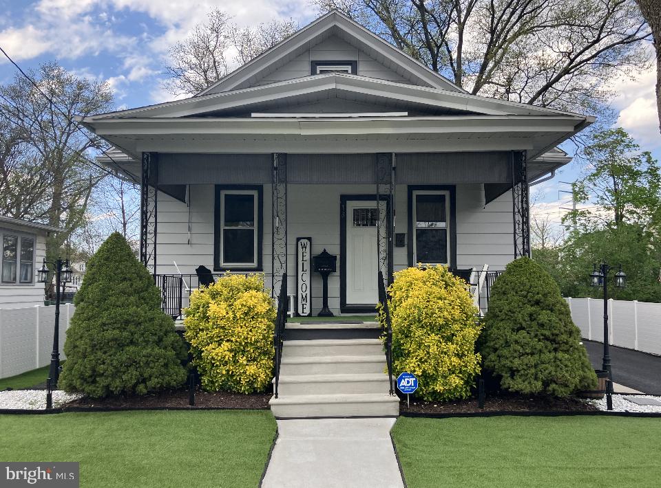 18 Watkins Ave