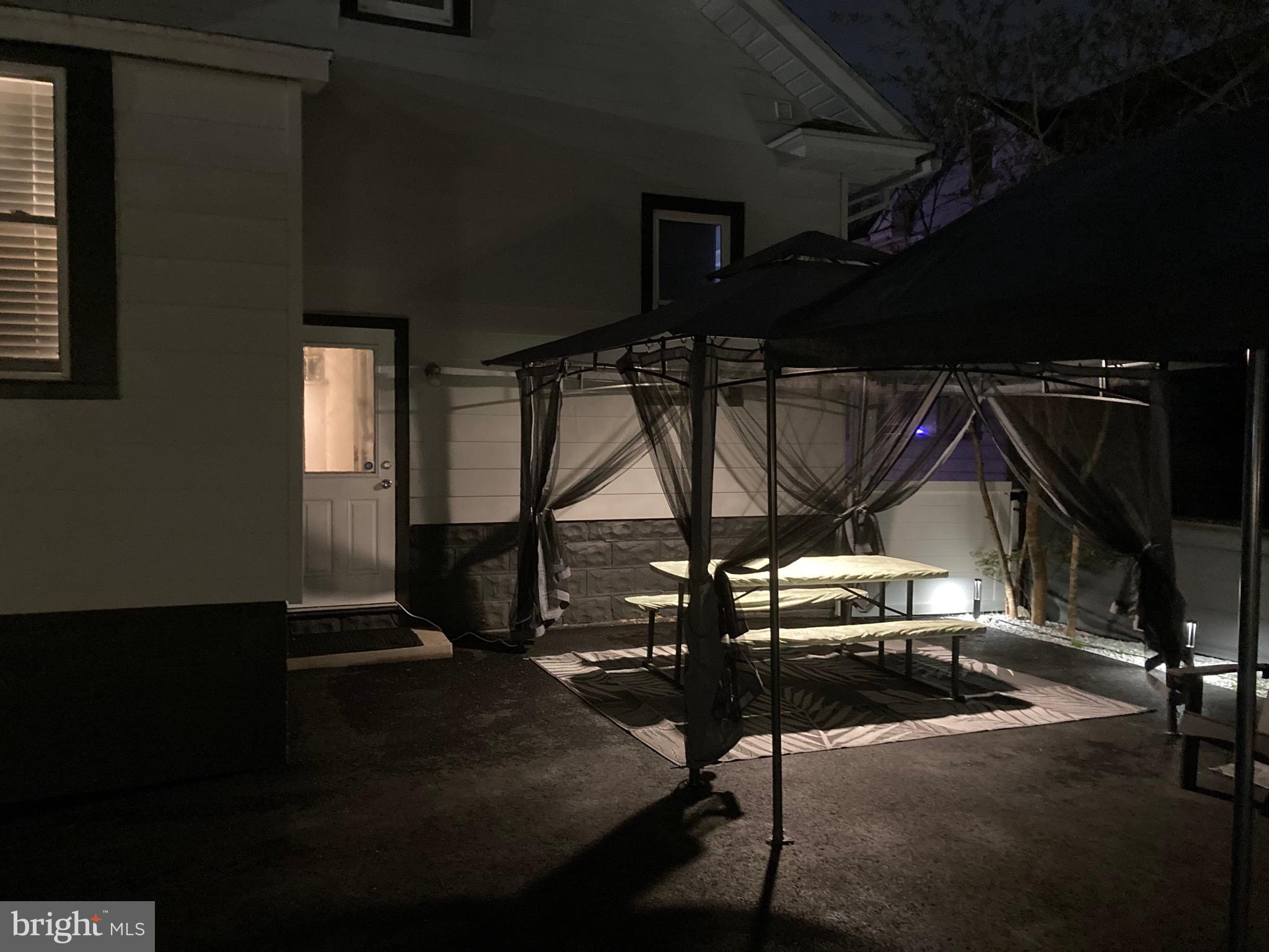 18 Watkins Ave