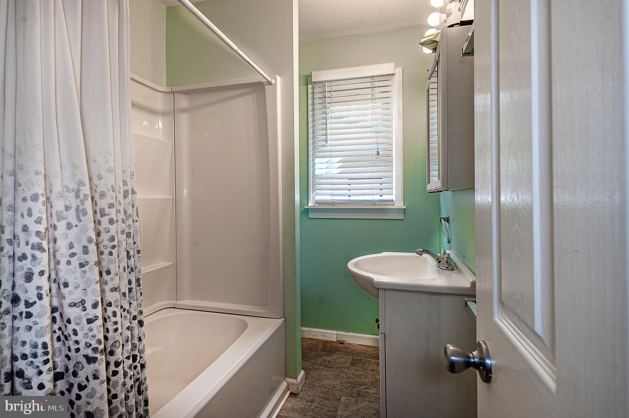 1029 CHESTNUT AVENUE