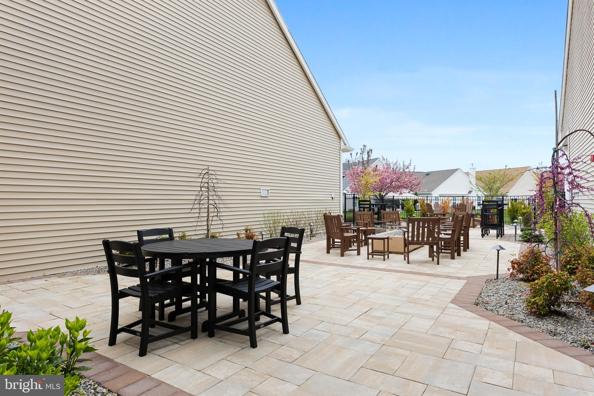 110 Quaker Ln
