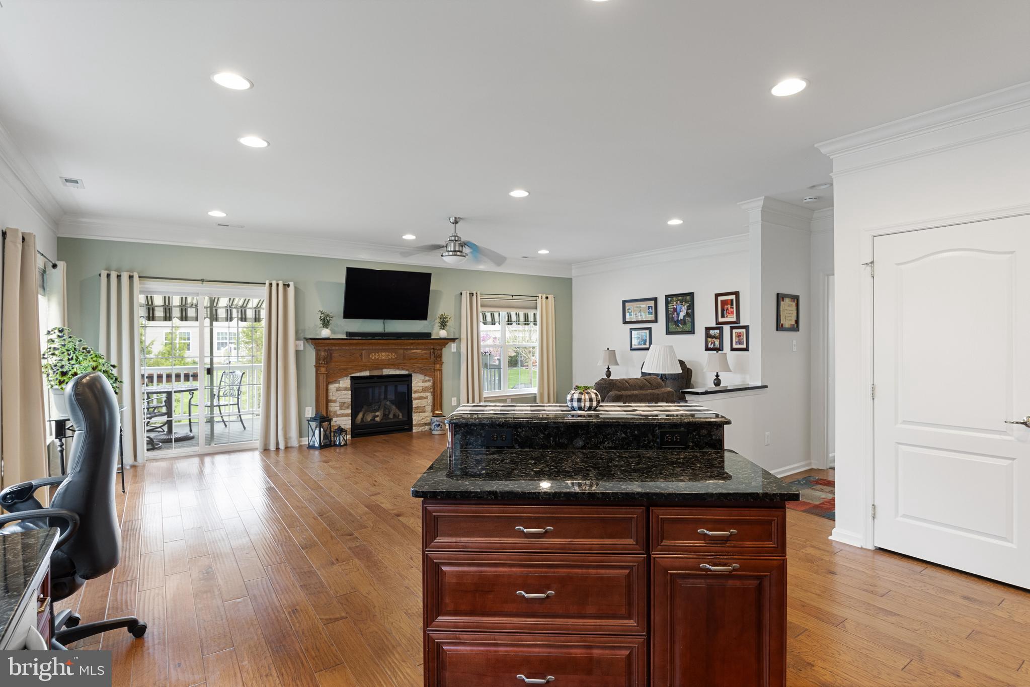 110 Quaker Ln