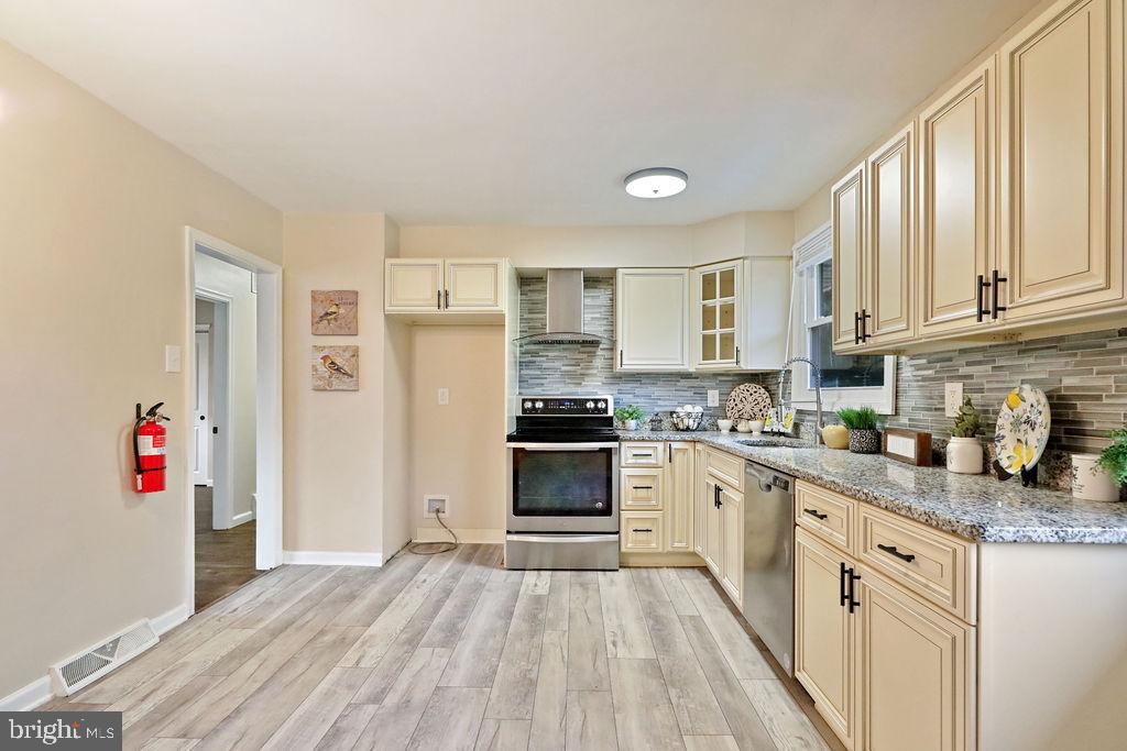 207 8TH STREET