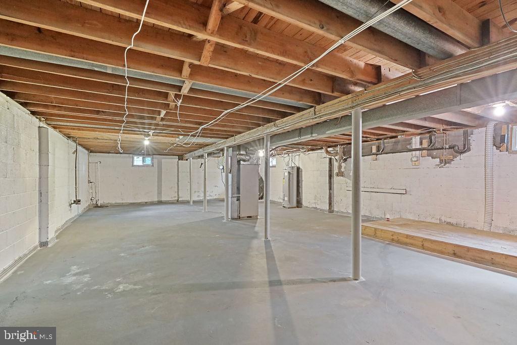 207 8TH STREET