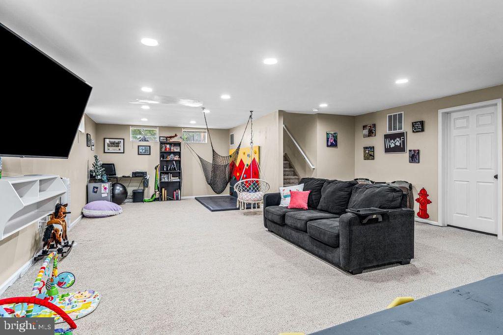 336 SCHOOL HOUSE ROAD