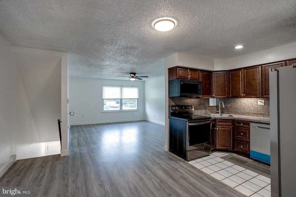 810 WINDING WAY
