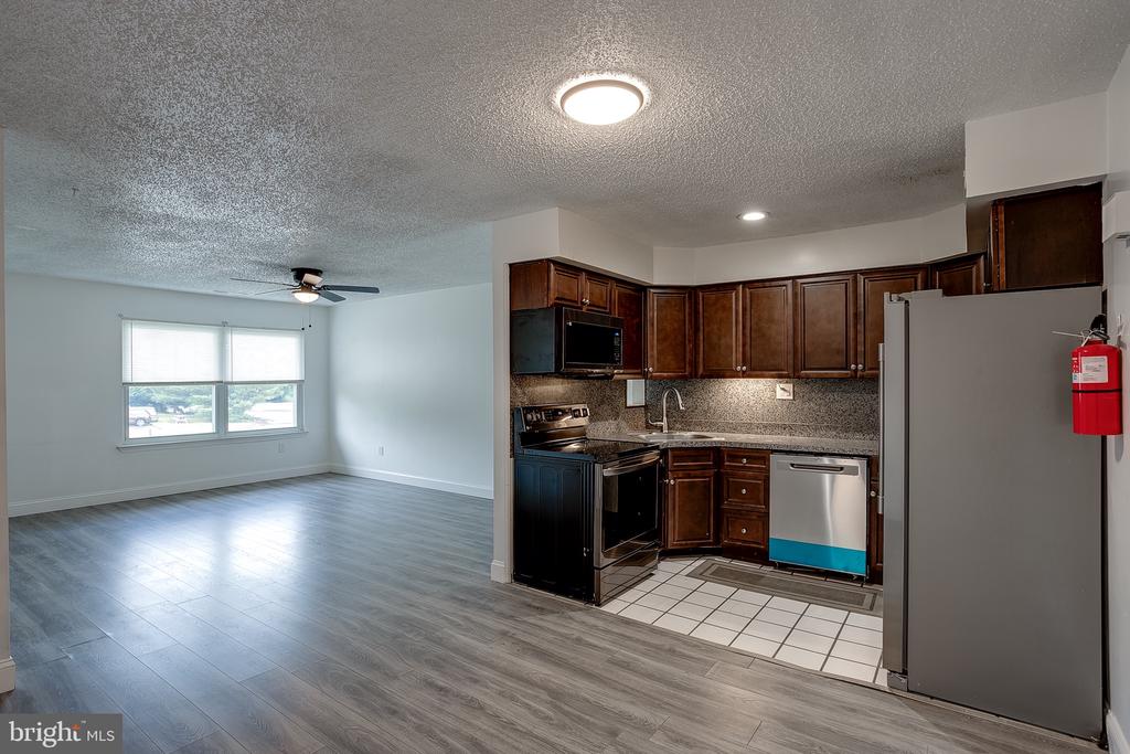 810 WINDING WAY