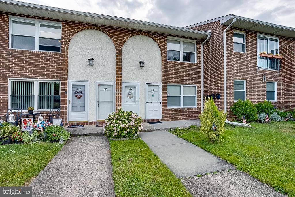 810 WINDING WAY