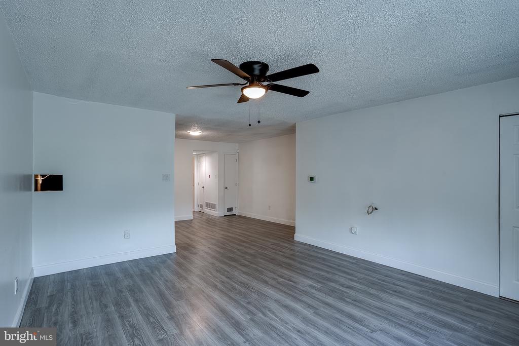 810 WINDING WAY