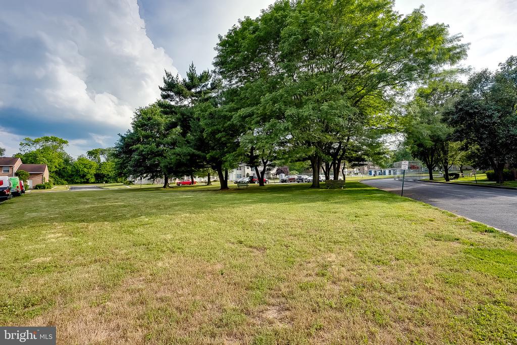 810 WINDING WAY