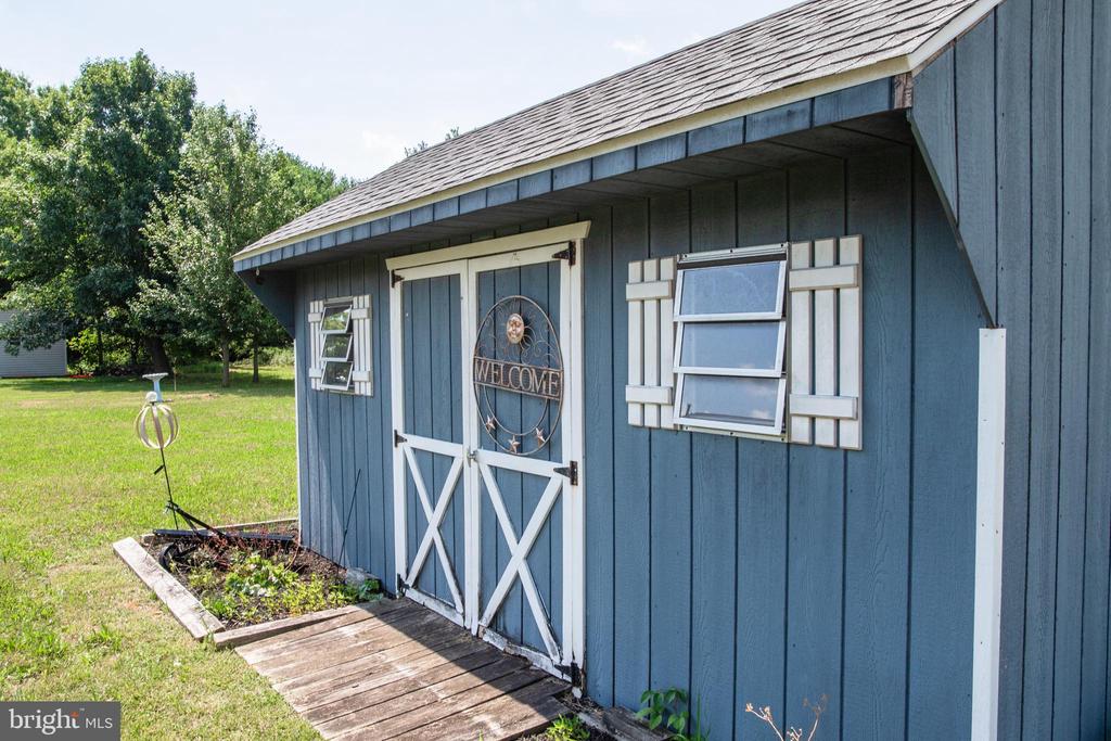 17 APPLETREE LANE