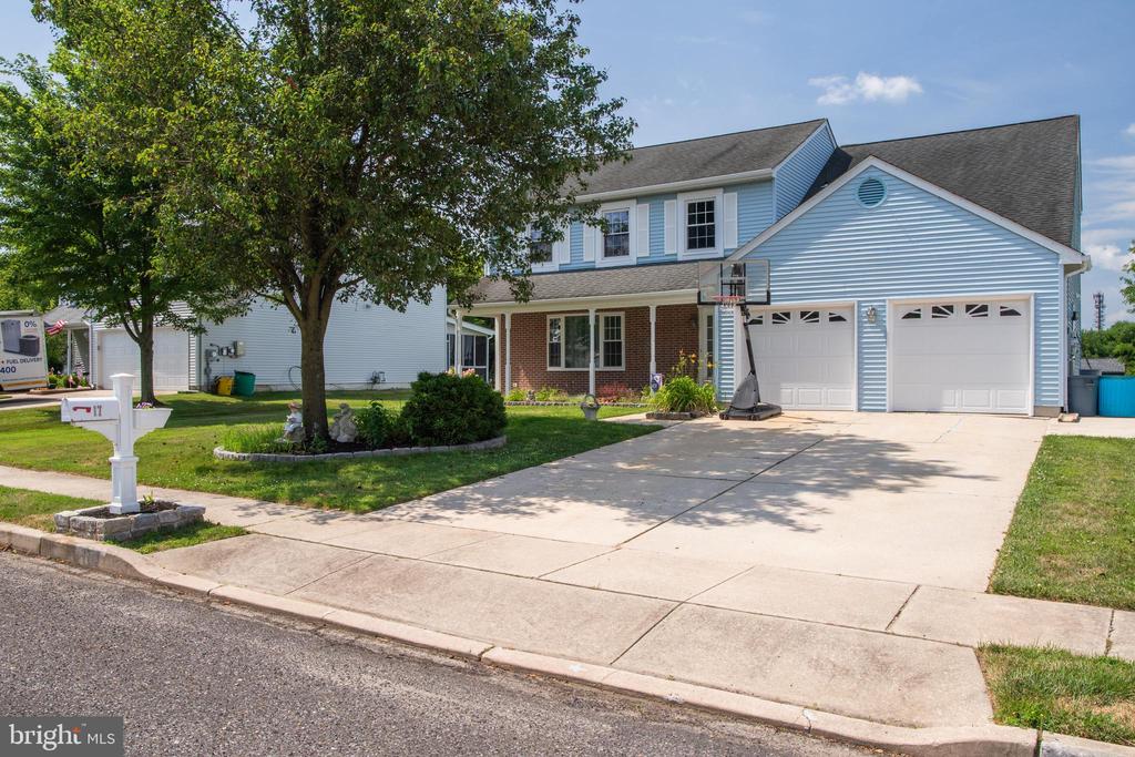 17 APPLETREE LANE