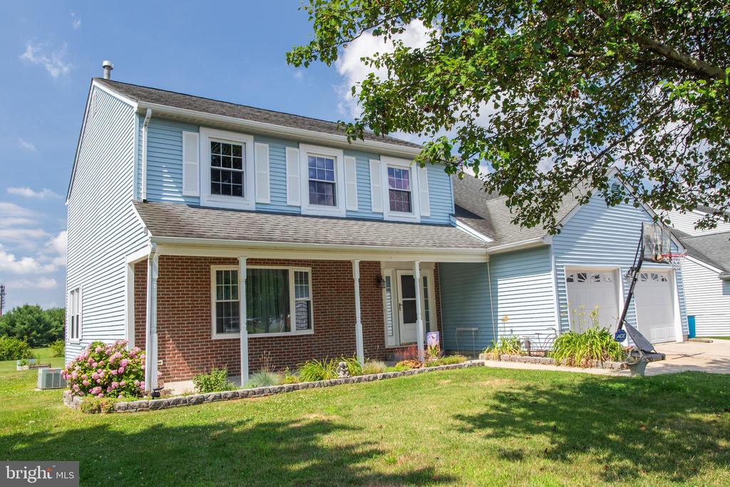 17 APPLETREE LANE