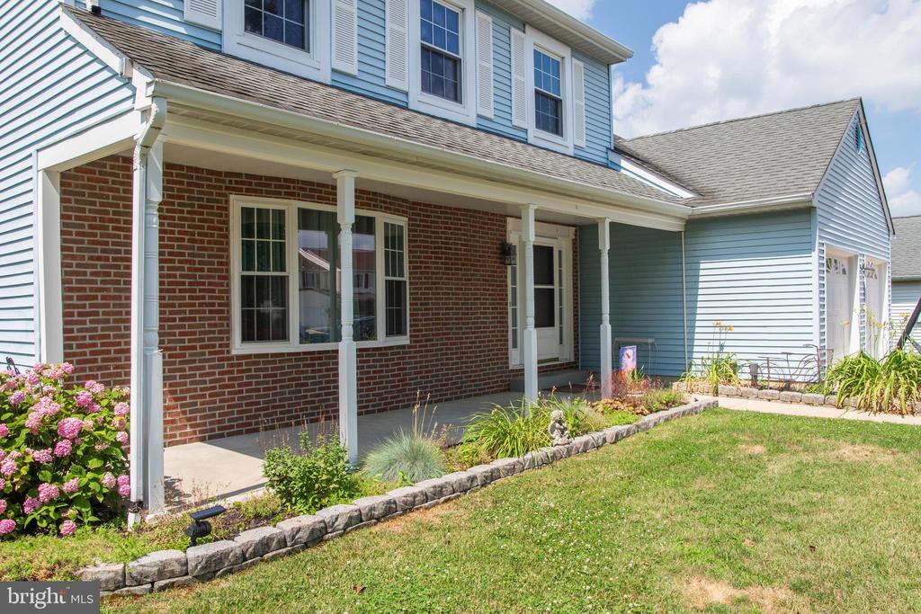 17 APPLETREE LANE