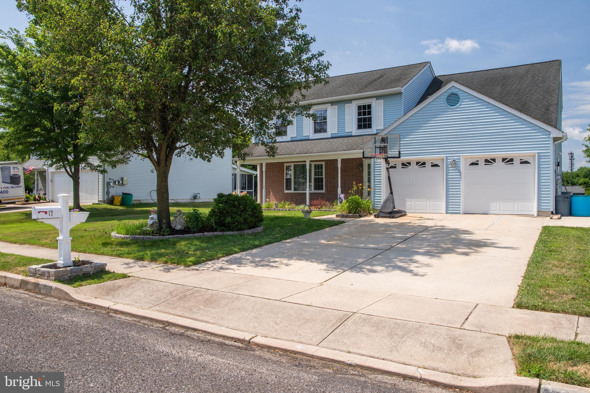 17 APPLETREE LANE