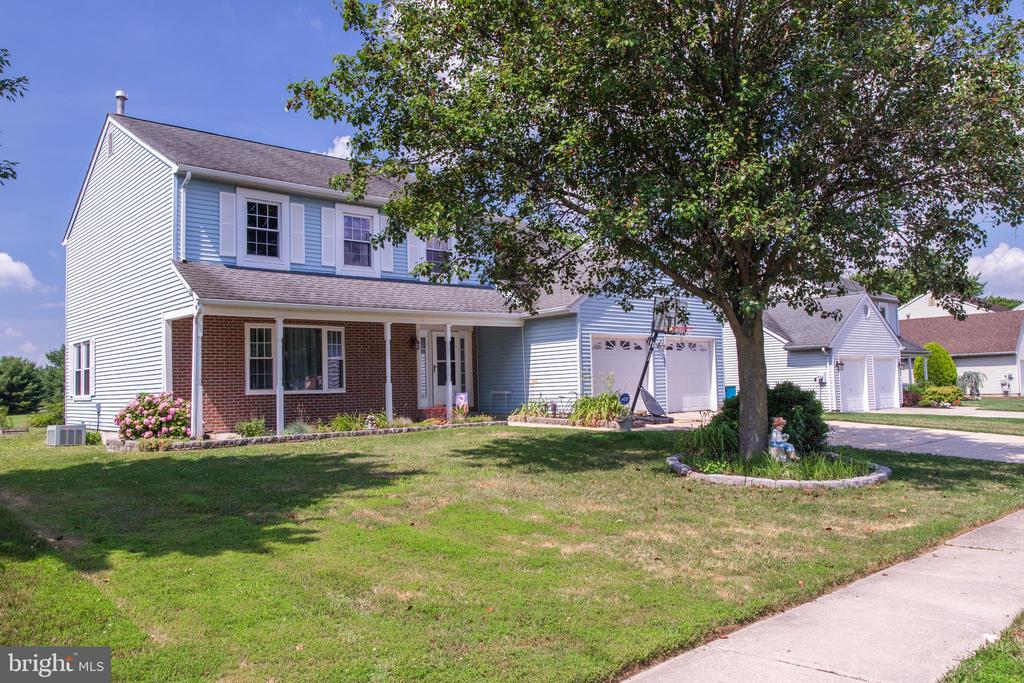 17 APPLETREE LANE