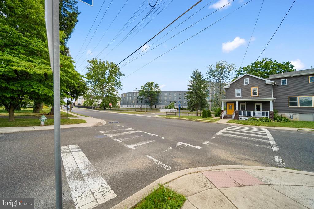 302 N MAIN ST #1