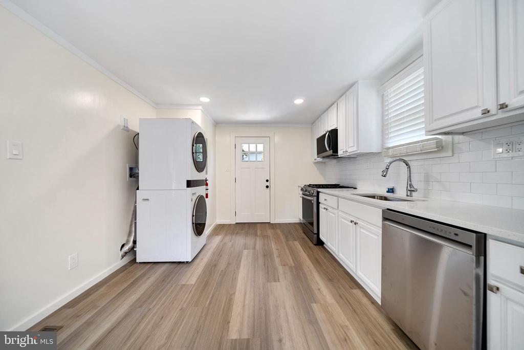 302 N MAIN ST #1