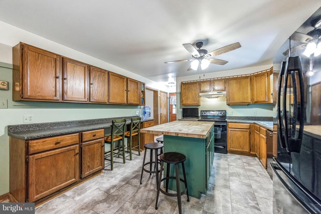 245 COLONY PLACE