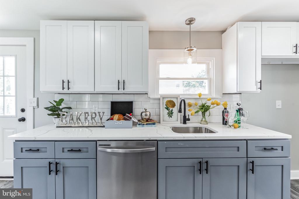 89 E BARBER AVENUE
