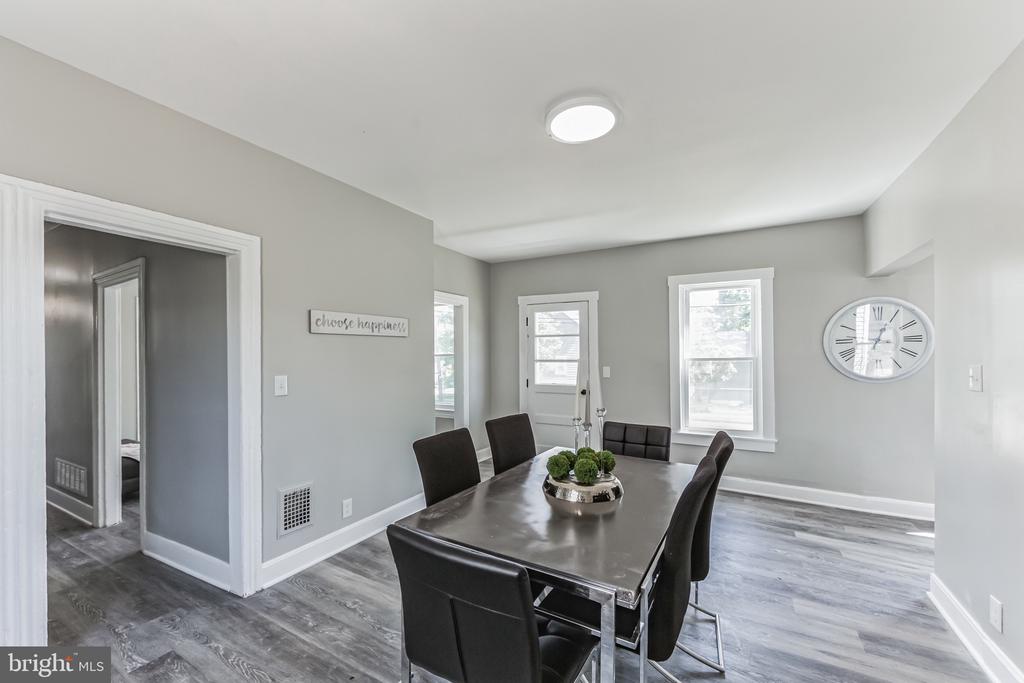 89 E BARBER AVENUE