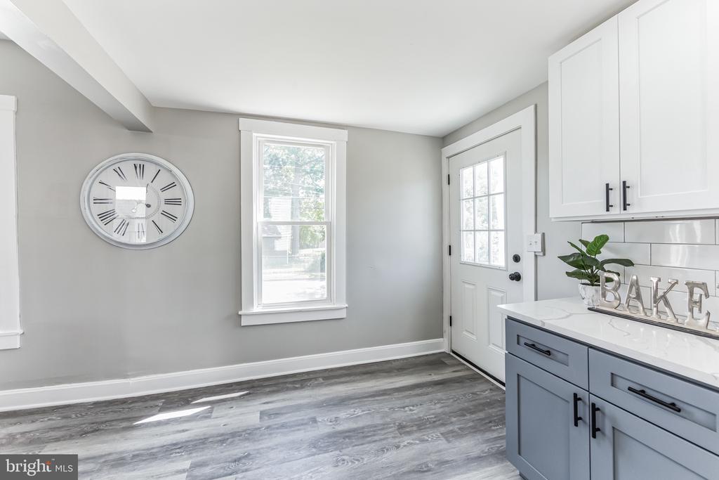 89 E BARBER AVENUE