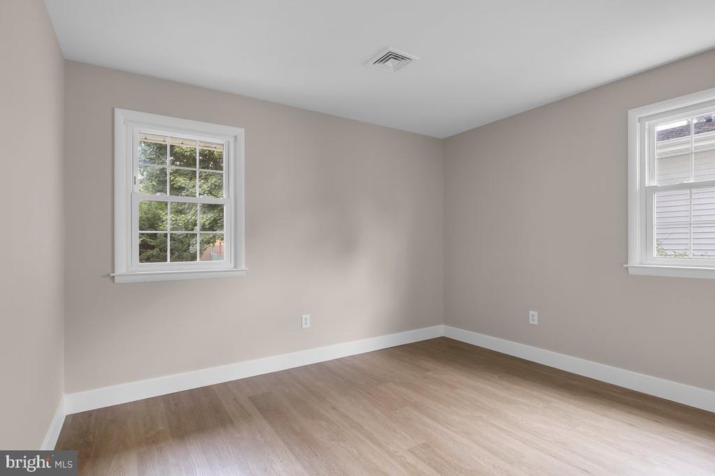 20 SOMERS AVENUE