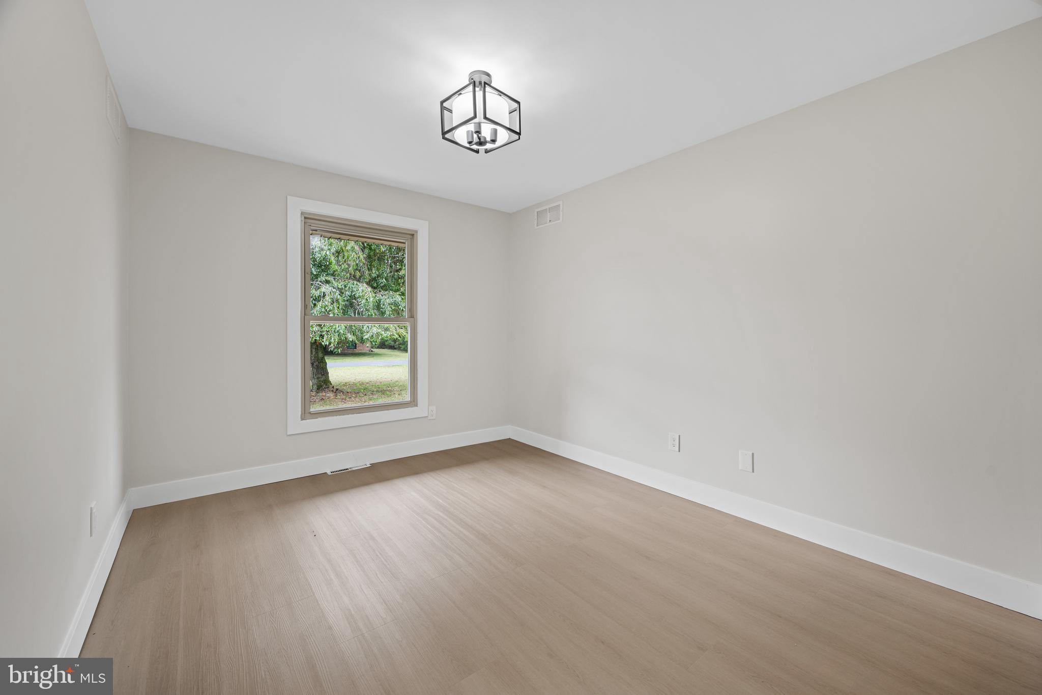 19 VIERECK ROAD