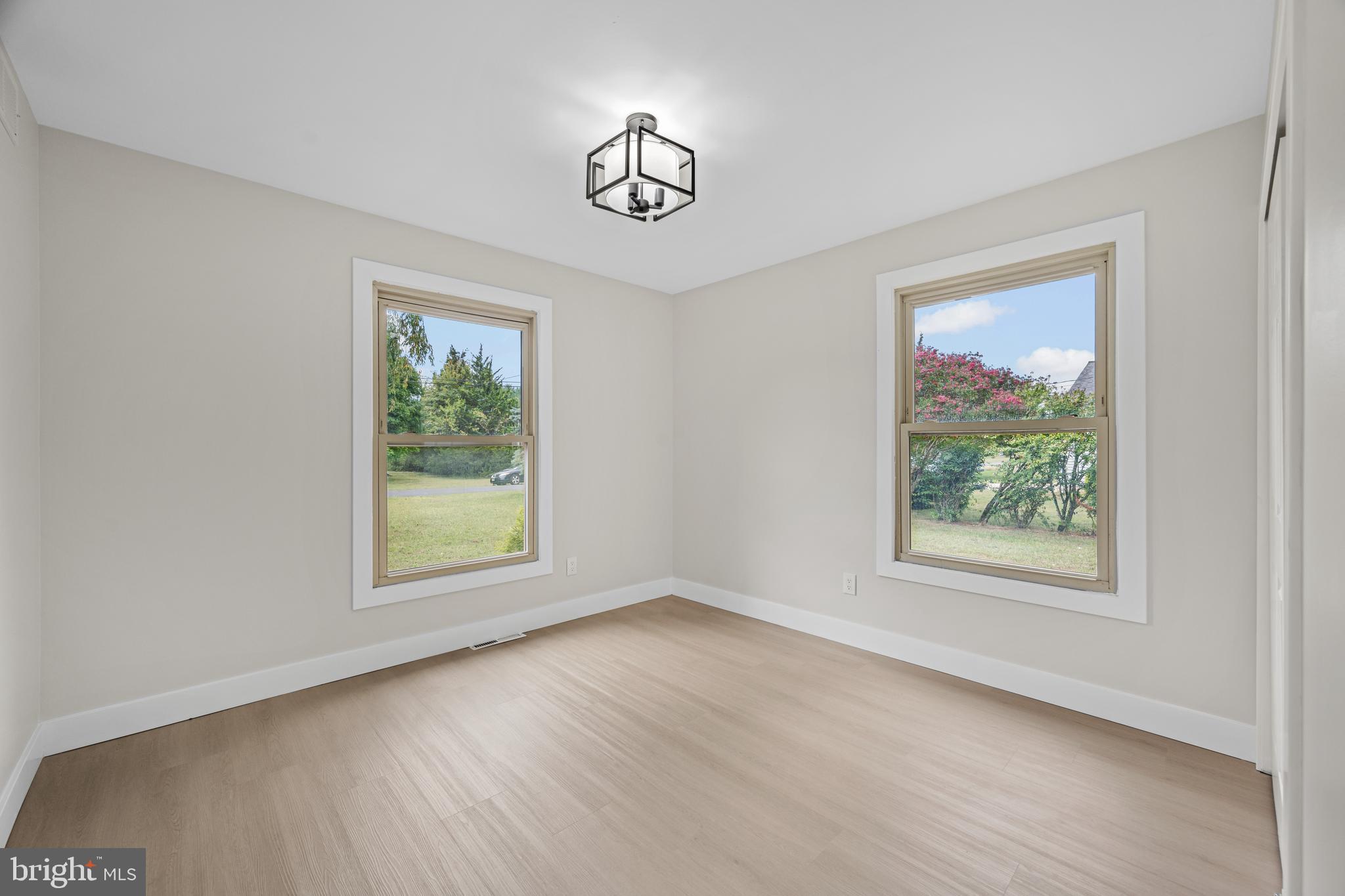 19 VIERECK ROAD