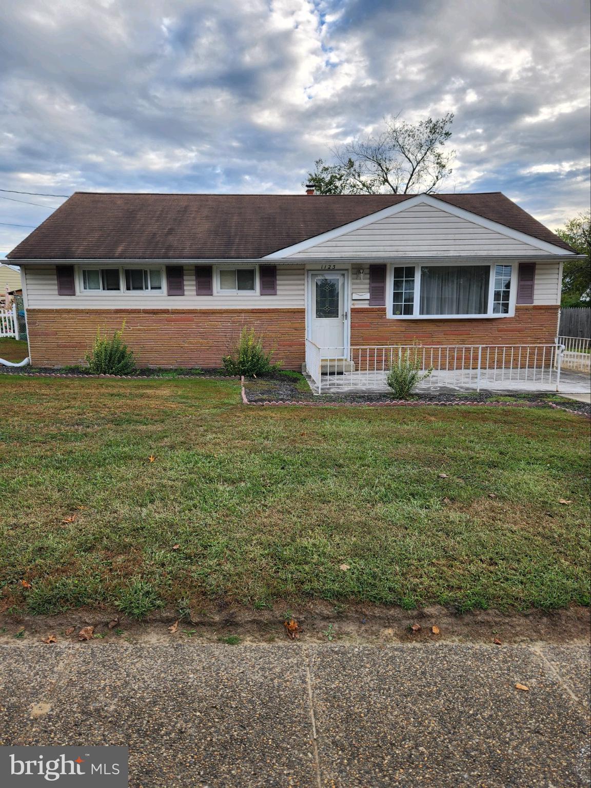 1123 MONMOUTH ROAD