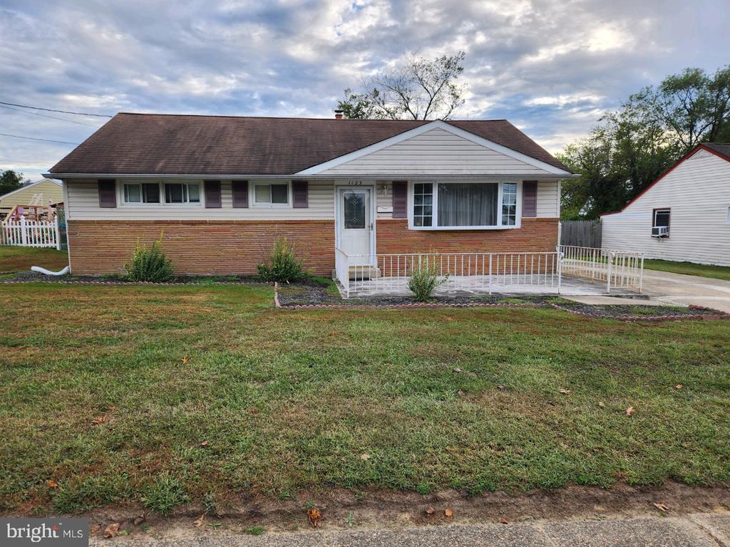 1123 MONMOUTH ROAD