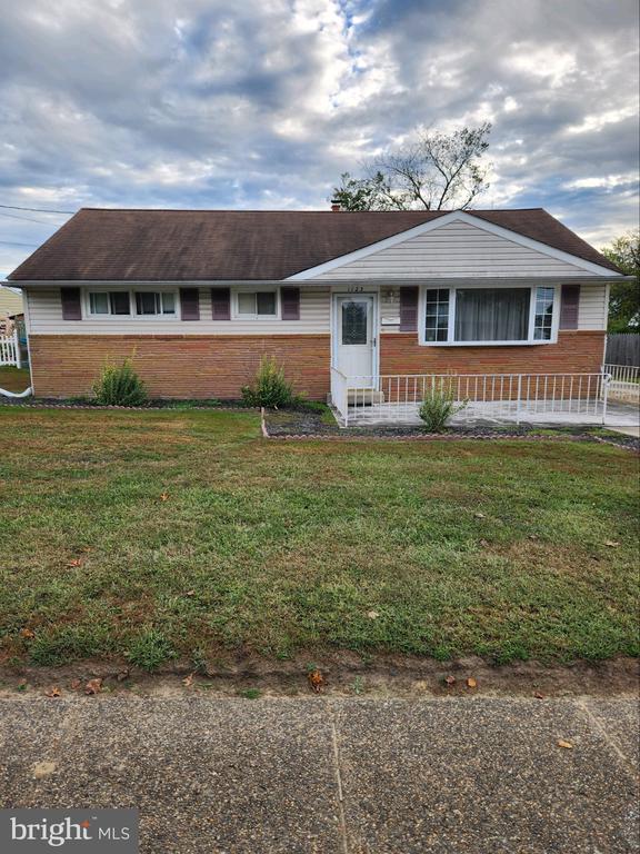 1123 MONMOUTH ROAD