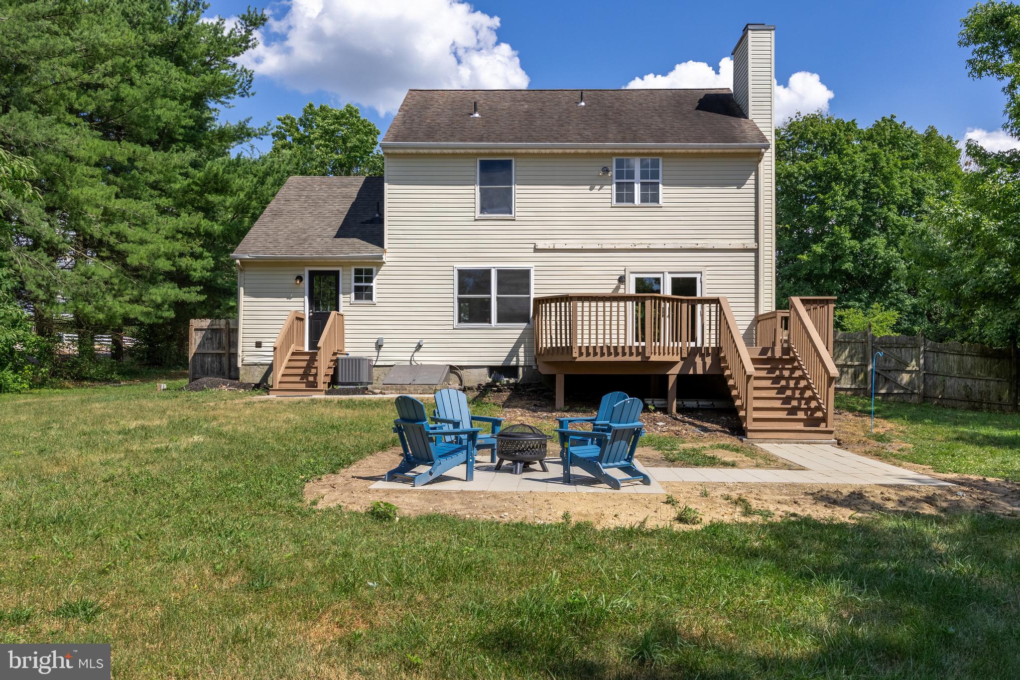 176 N Main St
