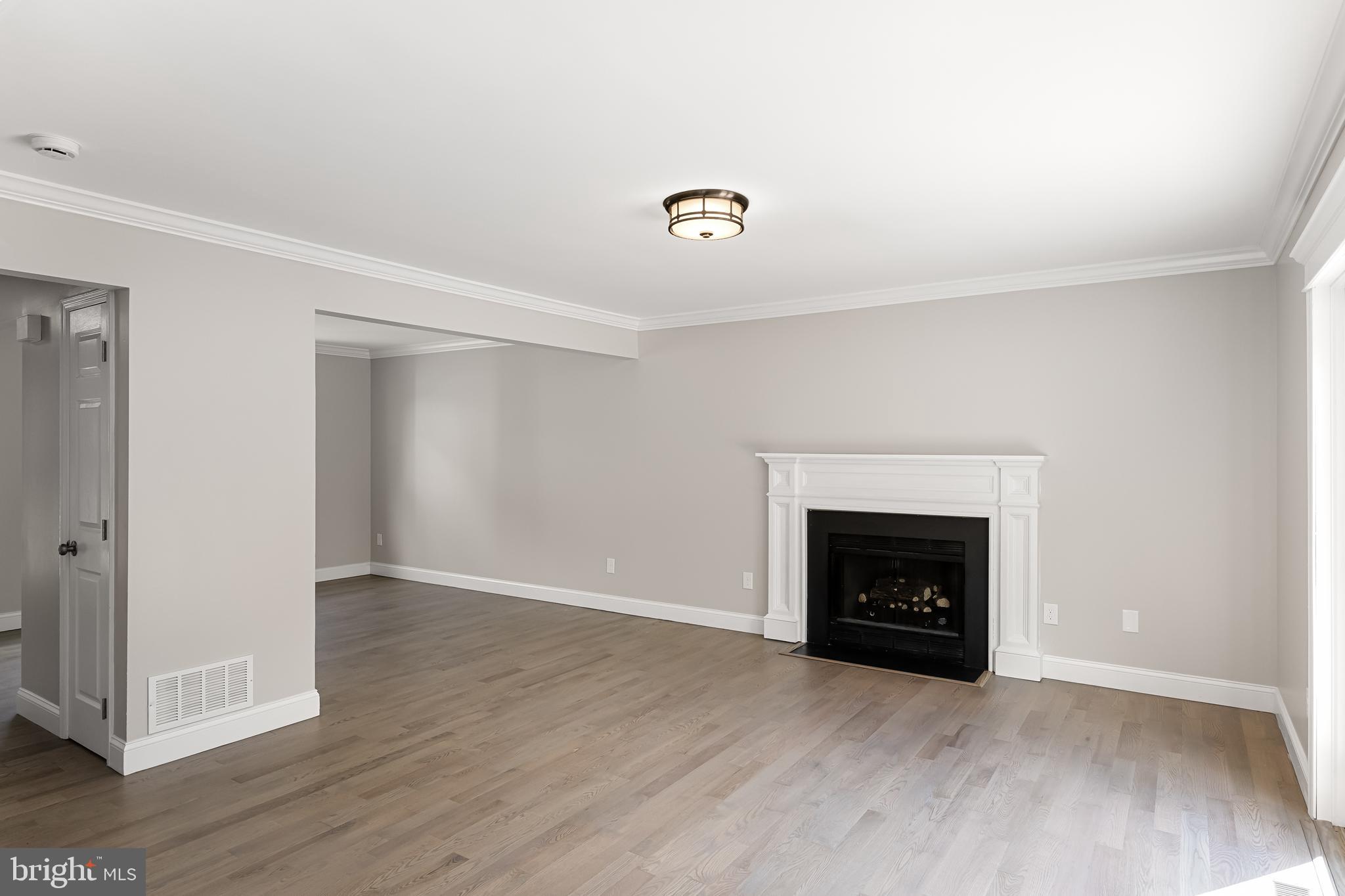 176 N Main St