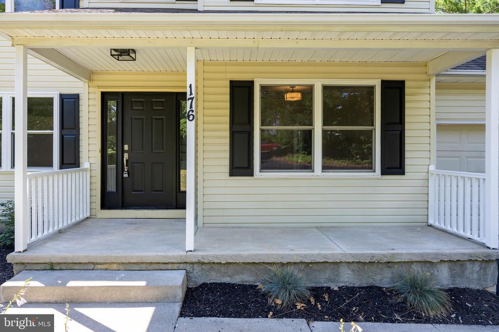 176 N Main St