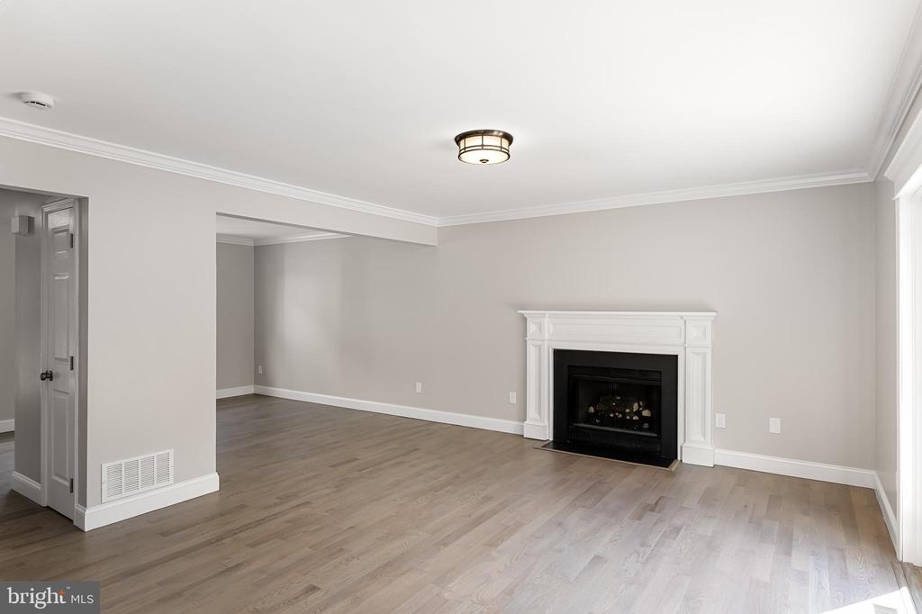 176 N Main St