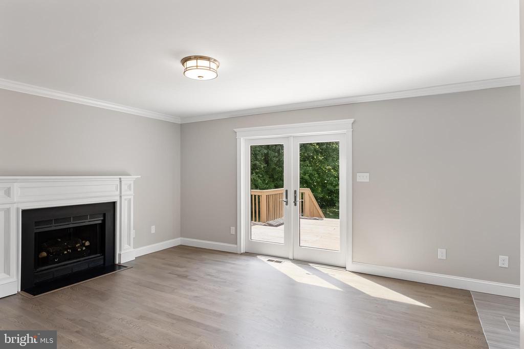 176 N Main St