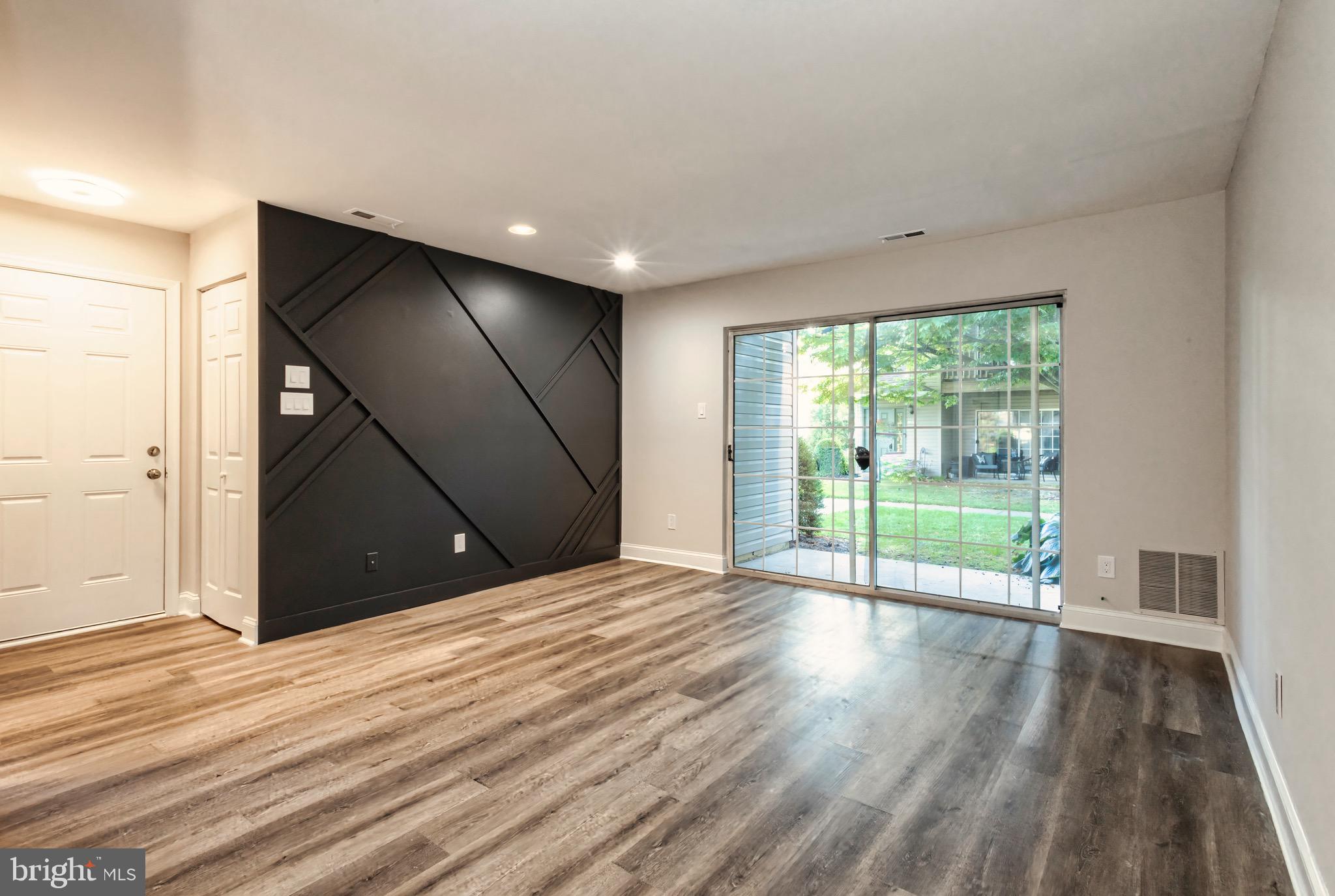 1303 HAWTHORNE COURT