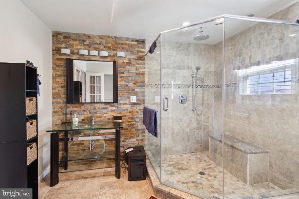 1821 LILLIAN DRIVE