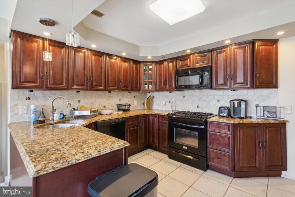 1821 LILLIAN DRIVE